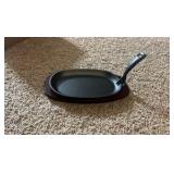 4 pc Oval Cast Iron Fajita Skillet Pan Set Small Sizzling Steak Plate with Wooden Base and Handle Cast Iron Fajita Skillet Sizzling Plate for Restaurant, BBQ, Wedding (9.5 in x 5.5 In)