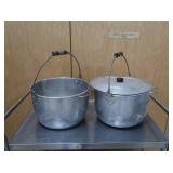 2 BIG STOCK POTS WITH POUR SPOUTS AND 1 LID
