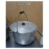2 BIG STOCK POTS WITH POUR SPOUTS AND 1 LID