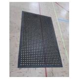 1 LARGE RUBBER FLOOR MATT