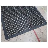 1 LARGE RUBBER FLOOR MATT