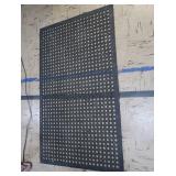 1 LARGE "SAFELOCK" RUBBER FLOOR MATT