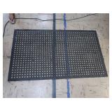 1 LARGE "SAFELOCK" RUBBER FLOOR MATT