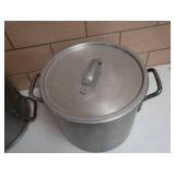 2 STOCK POTS 1 LID