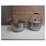 2 POTS WITH POUR SPOUTS 1 LID