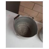 2 POTS WITH POUR SPOUTS 1 LID