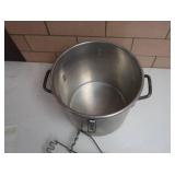 1 BIG POT & 2 GIANT POTATO MASHERS