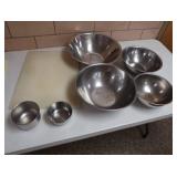 SET OF NESTED STAINLESS MIXING BOWLS PLUS