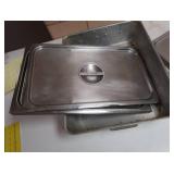 1 LARGE ROASTING / BAKING  PAN WITH 7 LIDS