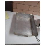 1 LARGE ROASTING / BAKING  PAN WITH 7 LIDS