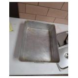 1 LARGE ROASTING / BAKING  PAN WITH 7 LIDS