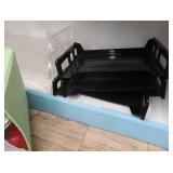 WOODEN SHELF WITH MISC PLASTIC SORTING TOTES/CONTAINERS