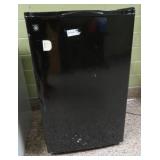 GE REFRIDGERATOR (SMALL)
