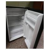 GE REFRIDGERATOR (SMALL)