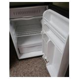 GE REFRIDGERATOR (SMALL)