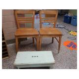 2 SOLID OAK CHAIRS AND WOODEN STEP STOOL