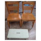 2 SOLID OAK CHAIRS AND WOODEN STEP STOOL