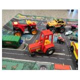 CUTE KIDS RACETRACK RUG &TOYS