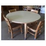 SOLID OAK ROUND TABLE AND 4 SOLID OAK CHAIRS