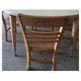 SOLID OAK ROUND TABLE AND 4 SOLID OAK CHAIRS