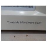 TURNTABLE/MICROWAVE OVEN
