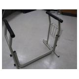 ADJUSTABLE TOILET SUPPORT RACK