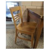 NICE SOLID WOOD TABLE & WELCOME SIGN