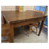 NICE SOLID WOOD TABLE & WELCOME SIGN