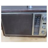 MTA ANTIQUE AM/FM TABLETOP RADIO & THERMOMETER