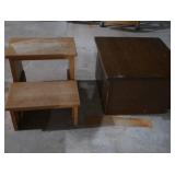 SMALL WOODEN STEP STOOL AND WOODEN BLOCK/STAND