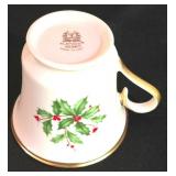 LL-FR - Lenox Holiday China Dinnerware Set (Lot of 40)