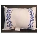 LR - Decorative Pillows & Covers Laura Ashley Estate Set (Lot of 4)