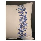 LR - Decorative Pillows & Covers Laura Ashley Estate Set (Lot of 4)