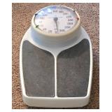 LR - Vintage Bathroom Scale - Health O Meter Big Foot Model 150
