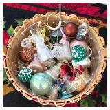 LL-ST - Christmas Decor Mixed Lot - Wrapping Paper, String Lights, Rugs, Basket & Ornaments