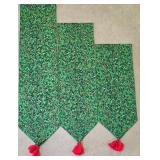 LL-ST - Christmas Decor Mixed Lot Crocheted Tree Skirt, Runners, Wall Hanging & Foliage