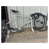 2007 Raleigh Grand Prix road bike featuring a silver and black aluminum frame and an EC70 carbon fork