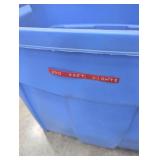 200 Feet Lights in Rubbermaid Tote