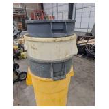 Plastic Trash Can Lot of 3