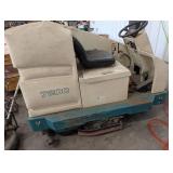 Tennant 7200 Ride-On Floor Scrubber