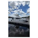 1987 Carver Yacht on the St. Croix at the Bayport Marina - No Reserve