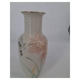 Crowning touch vase, made in Japan