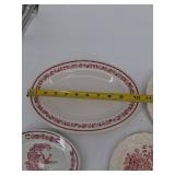 Mixed lot of red and white dishes