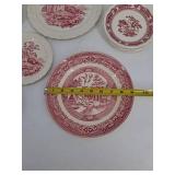 Mixed lot of red and white dishes