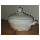 Richard Ginori White Porcelain Soup Tureen + Lidded Porcelain Sugar Bowl - Vecchio Ginori Collection