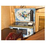 Lot of (1 Shelf) Dollhouse Miniatures