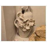 Lot of (4) Ceramic Décor - Vase, Bowl, Flower Figurines (x2)