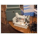 Singer Sewing Machine with Case