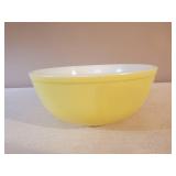 Solid Yellow Pyrex Bowl #404 No chips or cracks