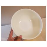 Solid Yellow Pyrex Bowl #404 No chips or cracks
